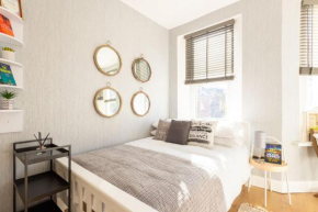 Lovely Studio Flat in West Kilburn by Queen's Park
